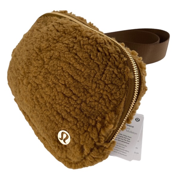 Lululemon Everywhere Fleece Belt Bag 1L - Picture 3 of 15